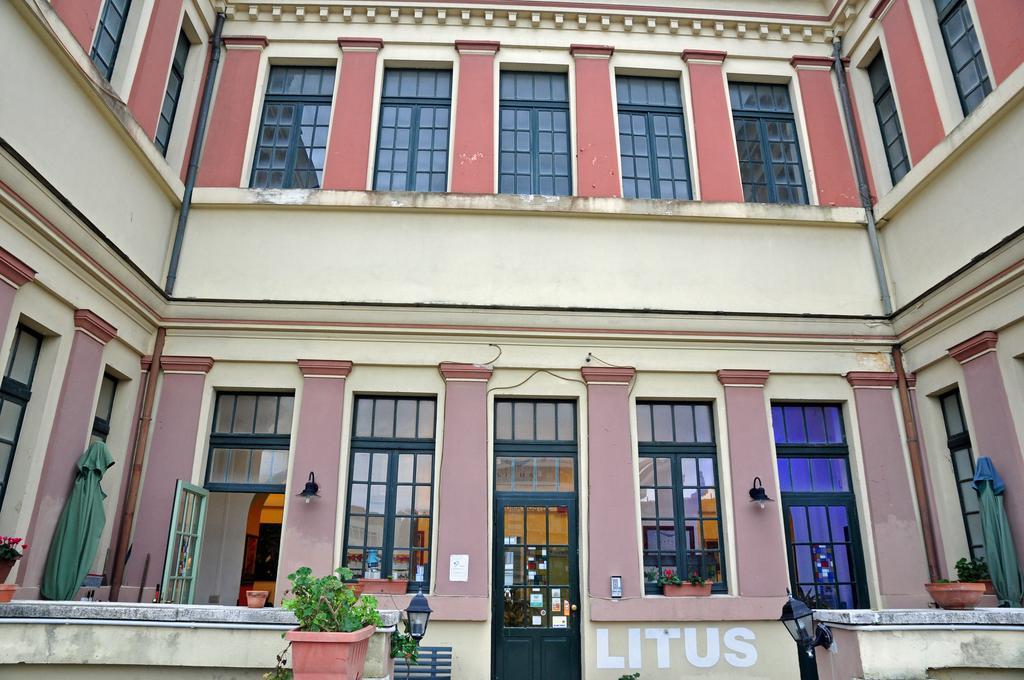 Litus Roma Hostel Λίντο ντι Όστια Εξωτερικό φωτογραφία The museum's entrance