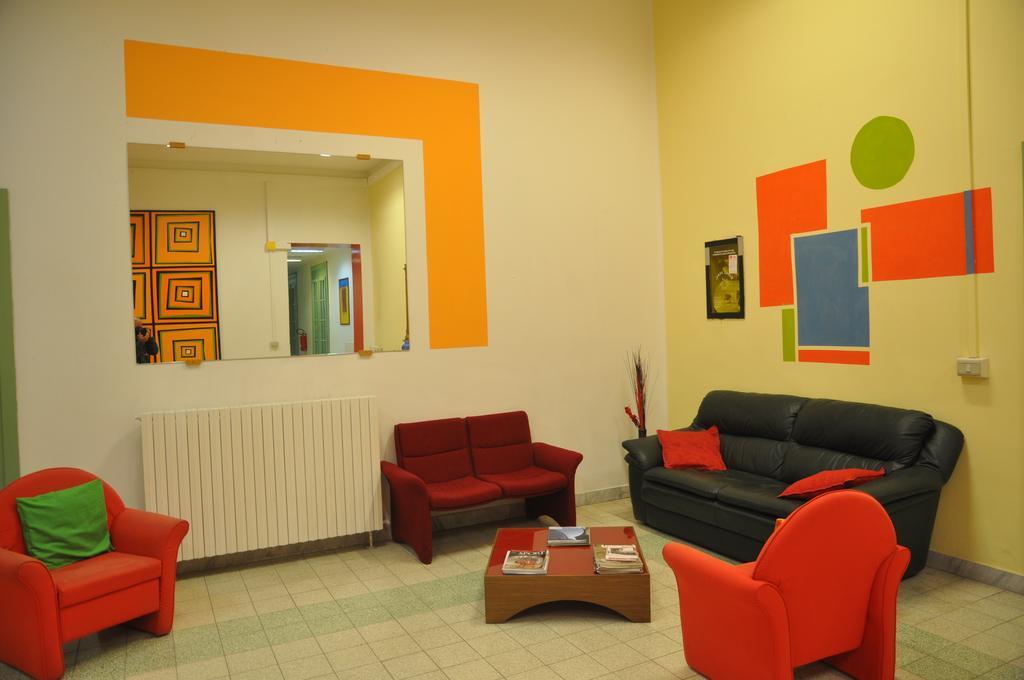Litus Roma Hostel Λίντο ντι Όστια Εξωτερικό φωτογραφία The waiting room of a dental practice
