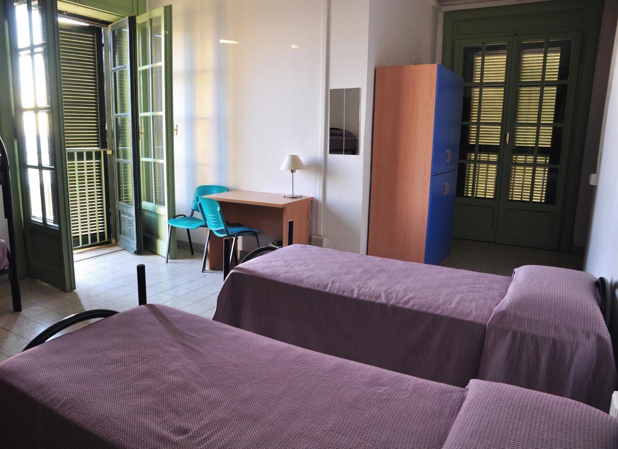 Litus Roma Hostel Λίντο ντι Όστια Εξωτερικό φωτογραφία A typical bedroom in a residence hall