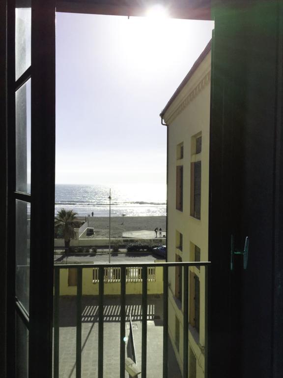 Litus Roma Hostel Λίντο ντι Όστια Εξωτερικό φωτογραφία View of the beach from the hotel