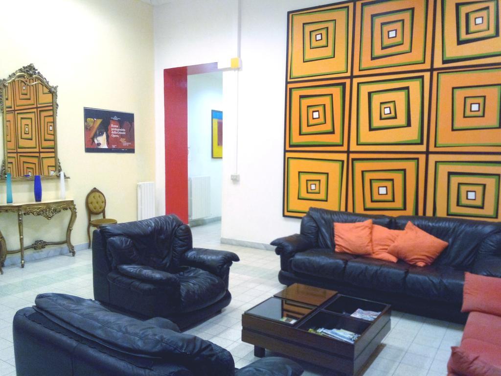 Litus Roma Hostel Λίντο ντι Όστια Εξωτερικό φωτογραφία The waiting room of a private clinic in Madrid, Spain