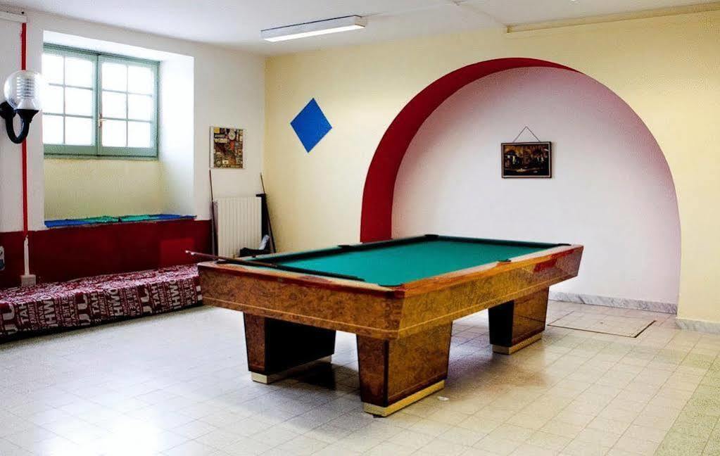 Litus Roma Hostel Λίντο ντι Όστια Εξωτερικό φωτογραφία A pool table