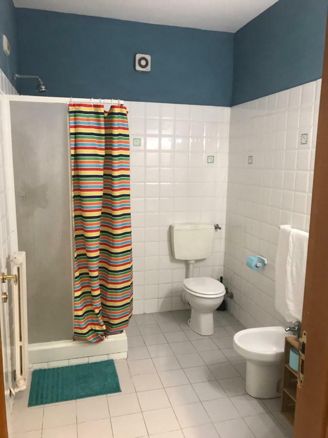 Litus Roma Hostel Λίντο ντι Όστια Εξωτερικό φωτογραφία A shower curtain